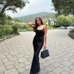 Olivia Culpo Instagram - LBD 🌸🤍