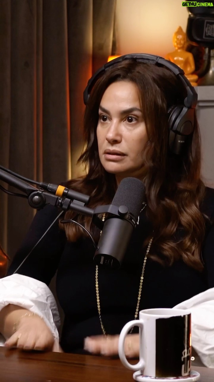 Hend Sabry Instagram - انتظرونا في الحلقه الخامسة من الموسم الخامس مع الفنانة هند صبري يوم الجمعة الساعة ٤ ظهرًا علي اليوتيوب..
.
.
.
#Spotify #بودكاست #عباس_ابو_الحسن #applepodcasts #مصر #عباس_بودكاست #podcast #googlepodcasts #Egypt #abbasaboelhassan #rwapodcast #abbaspodcast #بودكاست_عربي #حوارات_مع_عباس #rantswithabbas #هند_صبري #البحث_عن_علا #four_daughters #الفيل_الأزرق2 #ابراهيم_الابيض #ممثلة #تمثيل #كيرة_والجن #منتجة