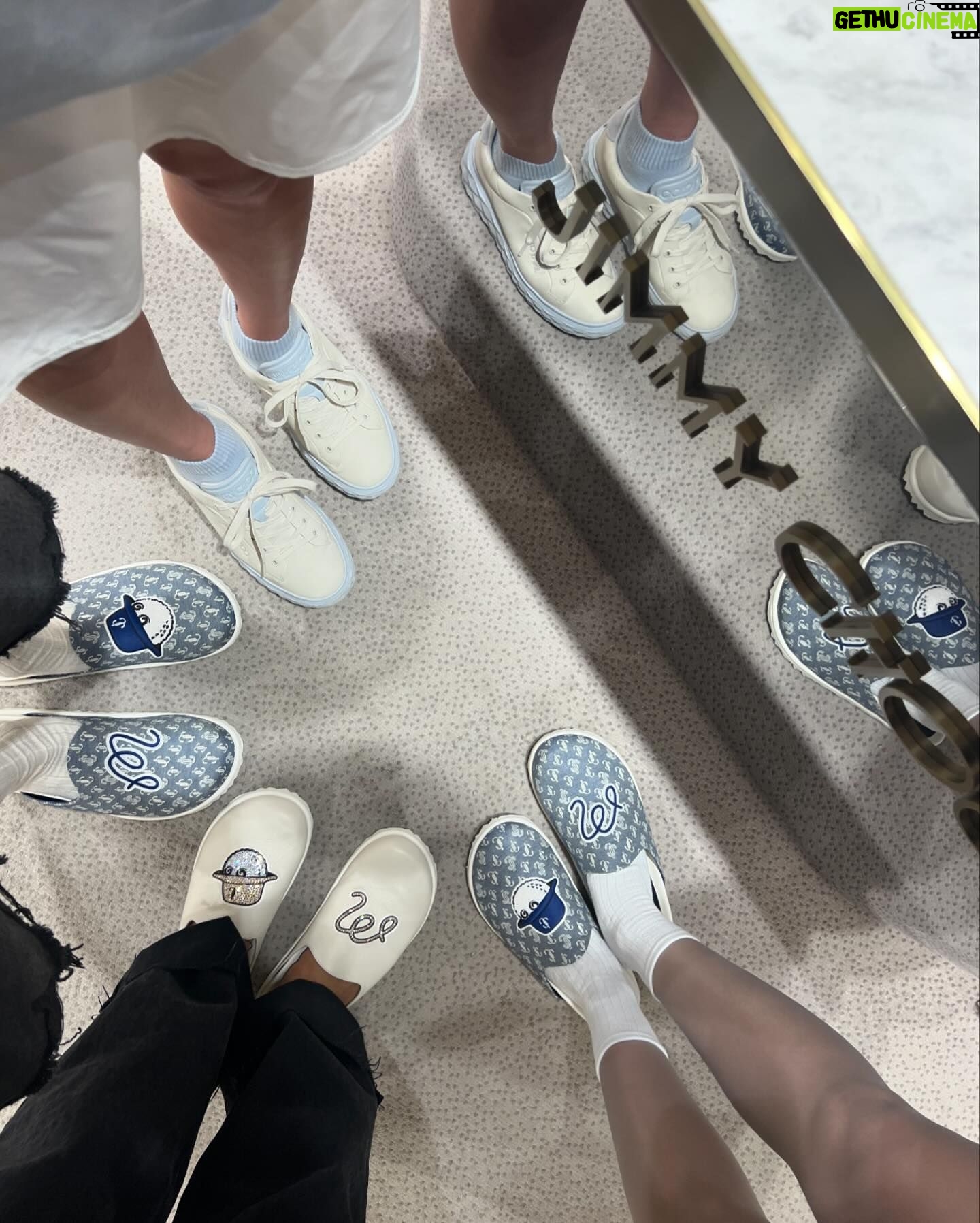 Hyomin Instagram - 지미추와 말본의 센세이션한 만남 @jimmychoo @malbongolf #JIMMYCHOO X #MALBONGOLF