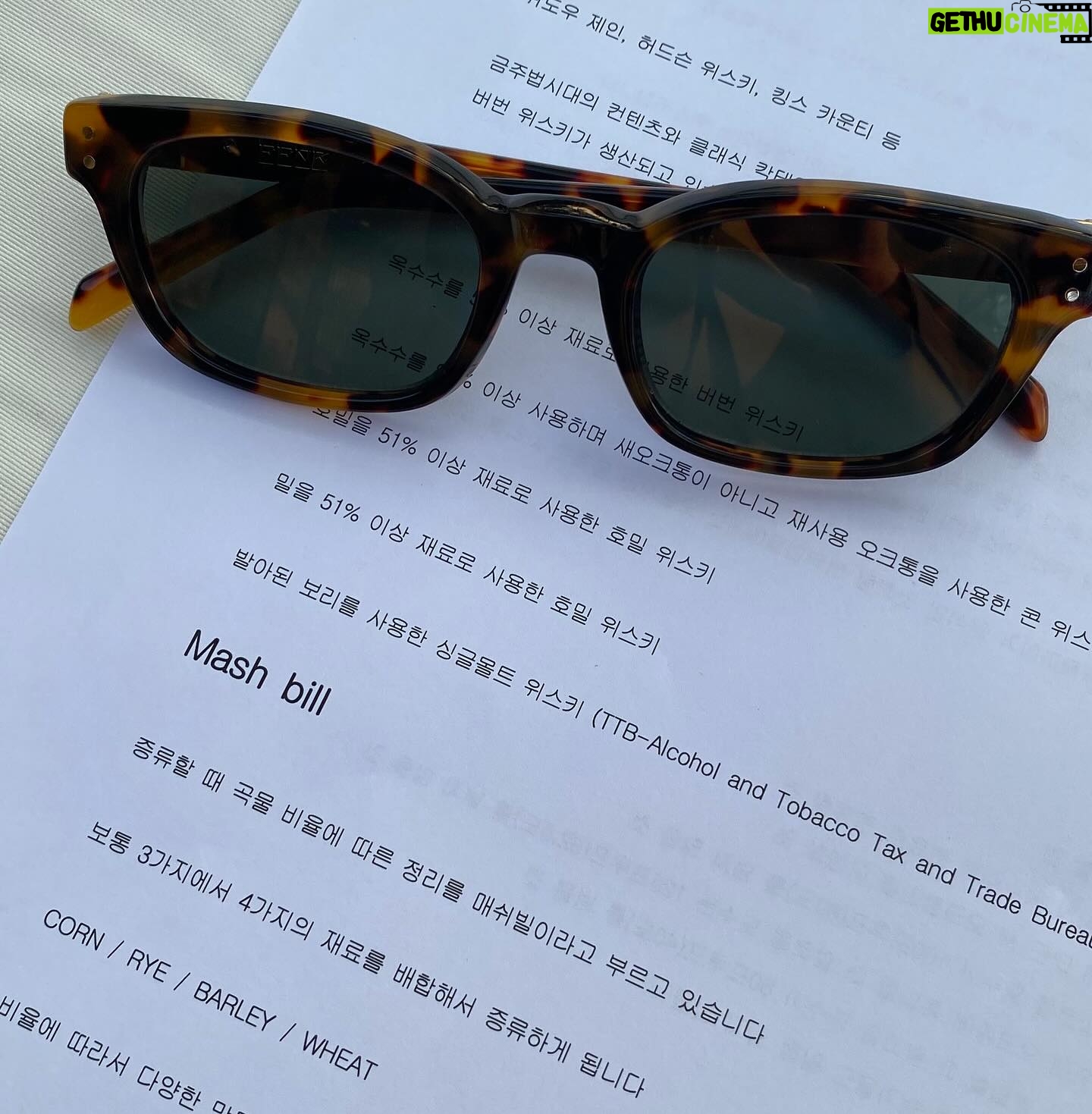 Hyomin Instagram - 예절과 인성 두마리 토끼를 다 잡아버린 어제의 요약. 풀이는 2편에 계속... 🐇🥃