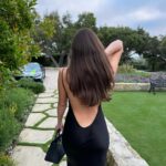 Olivia Culpo Instagram - LBD 🌸🤍