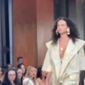 Débora Nascimento Instagram - Prosopopeia de @analuisafern.andes 
@aluf_____ ##SPFW 

styling @larissalucchese 
beleza @mikasafro