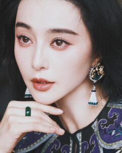 Fan Bingbing Instagram - Sawadee ka! 🥰 
Thai coconut, yummy!

Photographed by: @zhao.pt