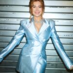 Palina Rojinski Instagram - In Hellblau rät es sich am Schönsten! Was für tolle Perfomances das gestern wieder waren bei @masked.singer.germany . Jetzt geht’s in großen Schritten aufs Finale zu! Was sind eure Tipps für die letzten Kostüme?