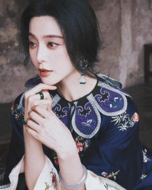 Fan Bingbing Instagram - Sawadee ka! 🥰 
Thai coconut, yummy!

Photographed by: @zhao.pt