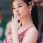 Engfa Waraha Instagram – ขอบคุณ @kingpowerofficial  มากๆเลยนะคะ ที่ให้ฟ้าได้ร่วมขบวนและมินิคอนเสิร์ตกับงาน อภิมหาสงกรานต์ รางน้ำ  KING POWER ในวันนี้ สนุกมากๆเลย 🙏🏻 

ขอบคุณแฟนคลับที่มาหากันในวันนี้ด้วยนะค้า ร้อนมากๆเลยใช่ไหม แต่สู้มาก รักน้า เจอกันนะคะ 💦🥳🎊🎉