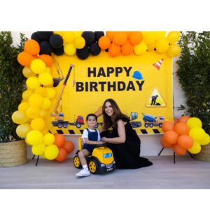 Paula Echevarría Instagram - Ayer celebramos los 3 años del personajillo que nos vuelve a todos locos!
Ojalá te vea siempre disfrutar así mi amor! Que felicidad!!!

@sergioacostaglez gracias por captar todos los momentos más bonitos de la fiesta! Eres el mejor!!! 🧡