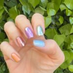 Palina Rojinski Instagram – Rainbow-Metallicore 🍭⚡️

Hatte Lust auf Frühling an den Händen 🦋💜☀️🌸🥝
Welche Farbe habt ihr drauf?