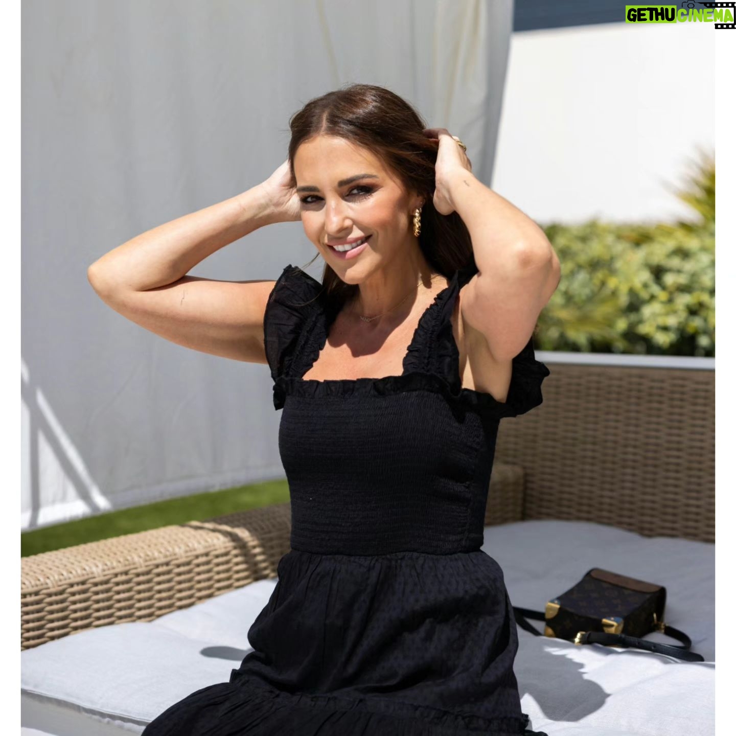 Paula Echevarría Instagram - Este es el look que llevé el sábado en la fiesta de cumpleaños de Miki.. el vestido y las alpargatas pertenecen a mi nueva colección para PRIMARK que sale a la venta MAÑANA!!!!! 😃😃😃
Es solo un mini adelanto de las cosas tan bonitas que hay!!!! Que ganas de que la veáis!!! ♥️
#EmbajadoraPrimark
#PauEchexPrimark
@primarkpr.es
@primark
#publi
Fotos 📸: @sergioacostaglez
