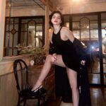 Merve Boluğur Instagram – Gecelerde ben🖤📌✂️