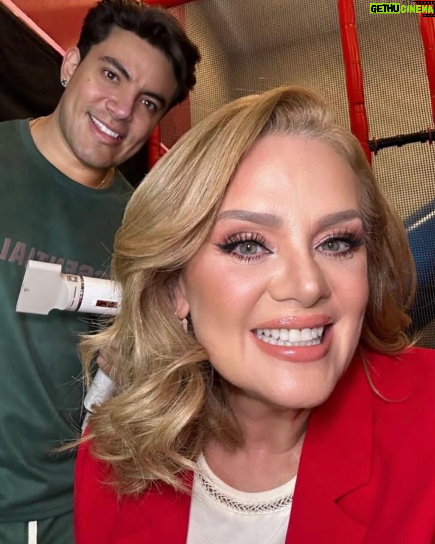 Erika Buenfil Instagram - Te quiero mi brillos. Que bien la pasamos @vicoguadarrama