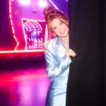 Palina Rojinski Instagram - In Hellblau rät es sich am Schönsten! Was für tolle Perfomances das gestern wieder waren bei @masked.singer.germany . Jetzt geht’s in großen Schritten aufs Finale zu! Was sind eure Tipps für die letzten Kostüme?