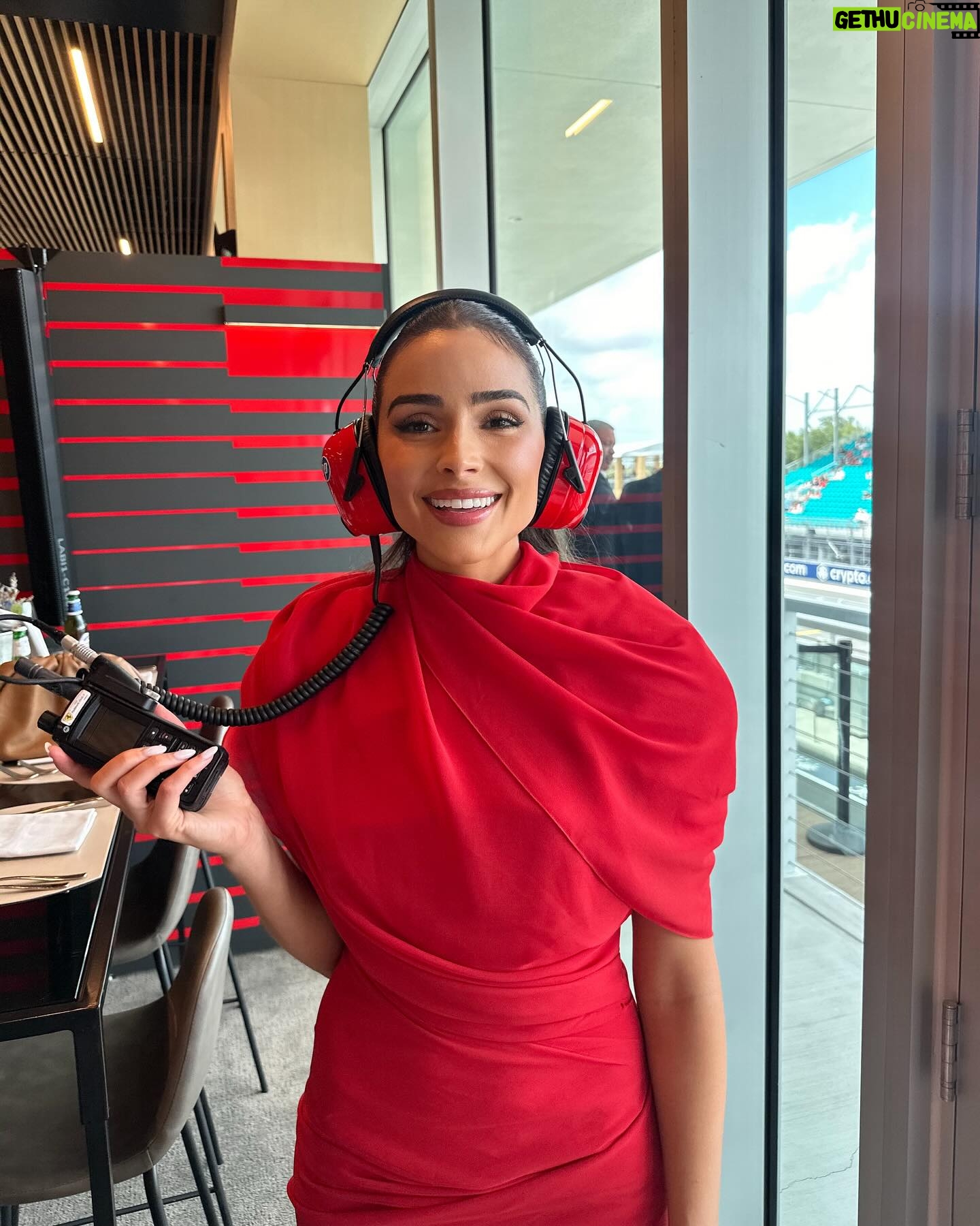 Olivia Culpo Instagram - Miami race day w my @peroniusa Nastro Azzurro 0.0% family partner of @scuderiaferrari ❤️🔥🏁 #ad #21