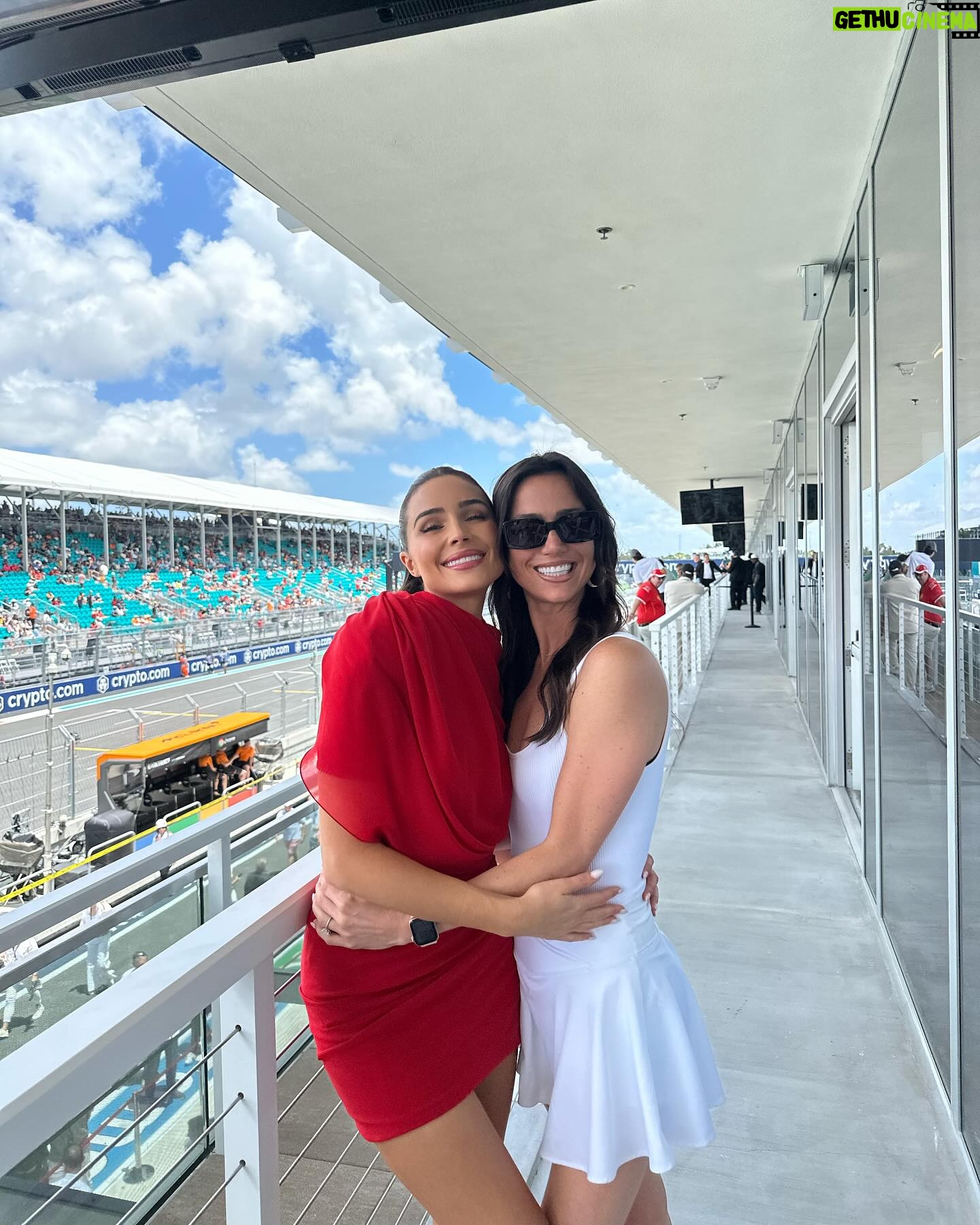 Olivia Culpo Instagram - Miami race day w my @peroniusa Nastro Azzurro 0.0% family partner of @scuderiaferrari ❤️🔥🏁 #ad #21