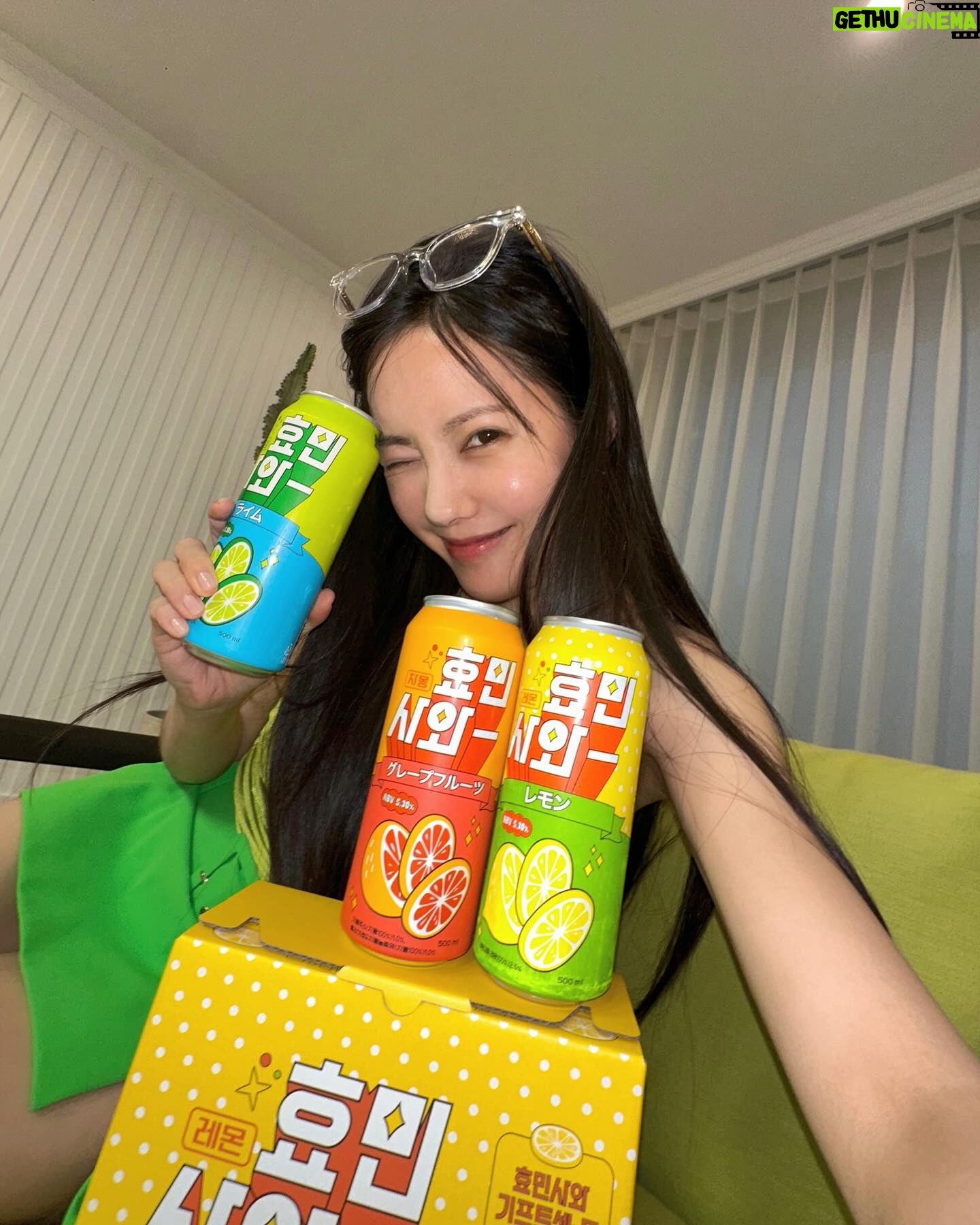 Hyomin Instagram - 그렇게 됐습니다...! 효민사와 1M 달성 축 ͙ᐟ 🥳 ͙ ⃰ ⋆