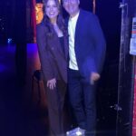 Sophia Bush Instagram - How was this a week ago, @phil.rosenthal!? Turns out all of my favorite gents are having big moments at the Beacon! Hosting this one with Phil was so special. He was tremendous on @workinprogress, and I loved getting to pick up where we left off in front of such an amazing audience in New York.

From backstage queso, to onstage talks about everything from ramen to family, Phil is just the greatest. Probably why #SomebodyFeedPhil is about to be the longest running docuseries on @netflix! Congrats pal. 🏆♥️🍜
