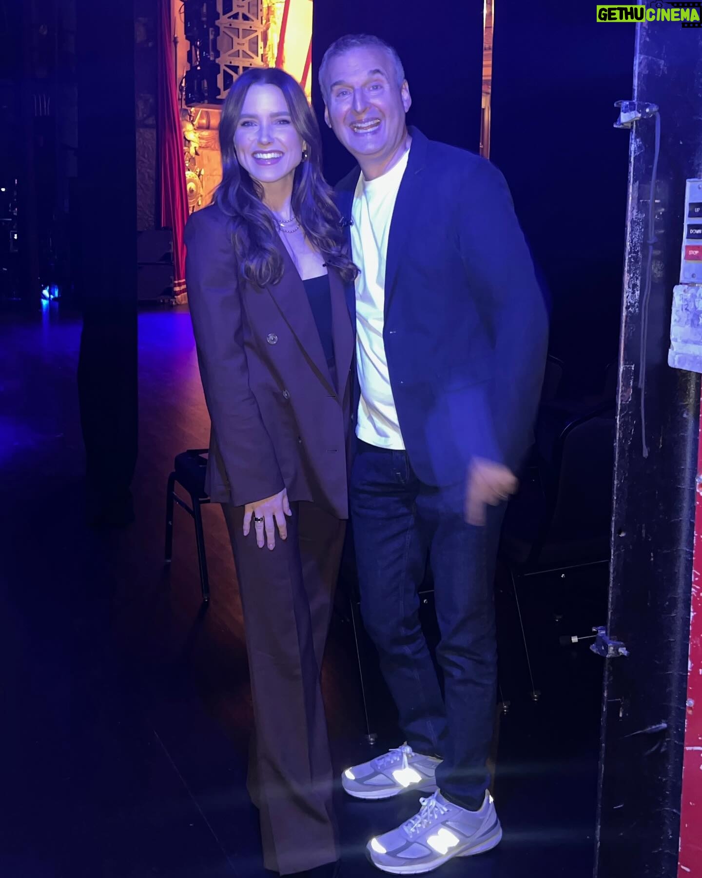 Sophia Bush Instagram - How was this a week ago, @phil.rosenthal!? Turns out all of my favorite gents are having big moments at the Beacon! Hosting this one with Phil was so special. He was tremendous on @workinprogress, and I loved getting to pick up where we left off in front of such an amazing audience in New York.
From backstage queso, to onstage talks about everything from ramen to family, Phil is just the greatest. Probably why #SomebodyFeedPhil is about to be the longest running docuseries on @netflix! Congrats pal. πβ₯οΈπ