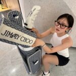 Hyomin Instagram - 지미추와 말본의 센세이션한 만남 @jimmychoo @malbongolf #JIMMYCHOO X #MALBONGOLF
