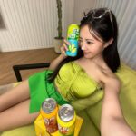 Hyomin Instagram - 그렇게 됐습니다...! 효민사와 1M 달성 축 ͙ᐟ 🥳 ͙ ⃰ ⋆