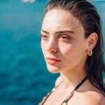 Rabia Soytürk Instagram - look cloesly