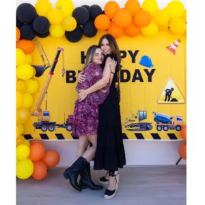 Paula Echevarría Instagram - Ayer celebramos los 3 años del personajillo que nos vuelve a todos locos!
Ojalá te vea siempre disfrutar así mi amor! Que felicidad!!!

@sergioacostaglez gracias por captar todos los momentos más bonitos de la fiesta! Eres el mejor!!! 🧡