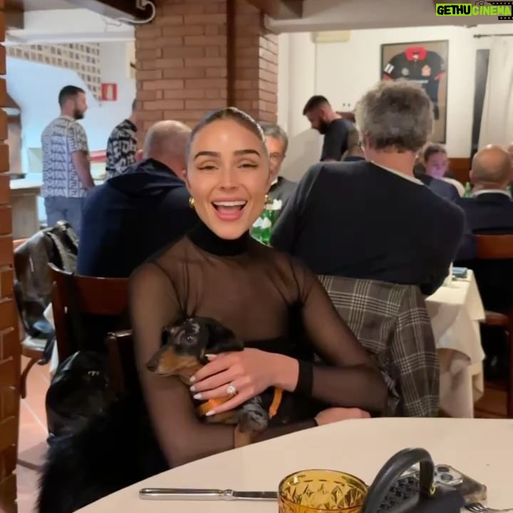 Olivia Culpo Instagram - Pasta, pizza, fashion, Milano 😍