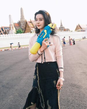 Fan Bingbing Instagram - I had so much fun! Thank you for the adventure, the flavors, and the laughter. Until we meet again! Khob khun mak ka 🇹🇭❤️ @tourismthailand @iamthapanee 

P/S: So happy to catch up with my old friends, @kingpowerofficial 🫶🫶🫶

Photography: @zhao.pt, @iponz32
