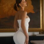 Rachel Cook Instagram – Tbh I could never wear this dress out because i cannot walk properly in it 👍🏼 But love this painting 😍