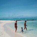 Stéphanie Durant Instagram - CONCOURS DE RÊVE 🐚🏝️☀️

Après avoir passé des vacances mémorables en famille au @luxgrandgaube, nous sommes super excités de vous proposer de gagner ces vacances à votre tour 🥰🥹

Nous vous proposons de gagner : 
2 nuits à @luxgrandgaube
2 nuits à @luxbellemare
2 nuits à @luxgrandbaie
en demi-pension dans une suite junior à chaque hôtel.

Pour participer :
- Suivez @luxgrandgaube,  @luxgrandbaie, @luxbellemare,  @theosoggiu & @stephaniedurant 
- ⁠mentionnes ton partenaire de voyage en commentaire 🏝️

Le concours se termine le 21 avril 🐚
Bonne chance à tous , on est trop heureux de vous proposer ce concours 🥹 | collaboration commerciale |