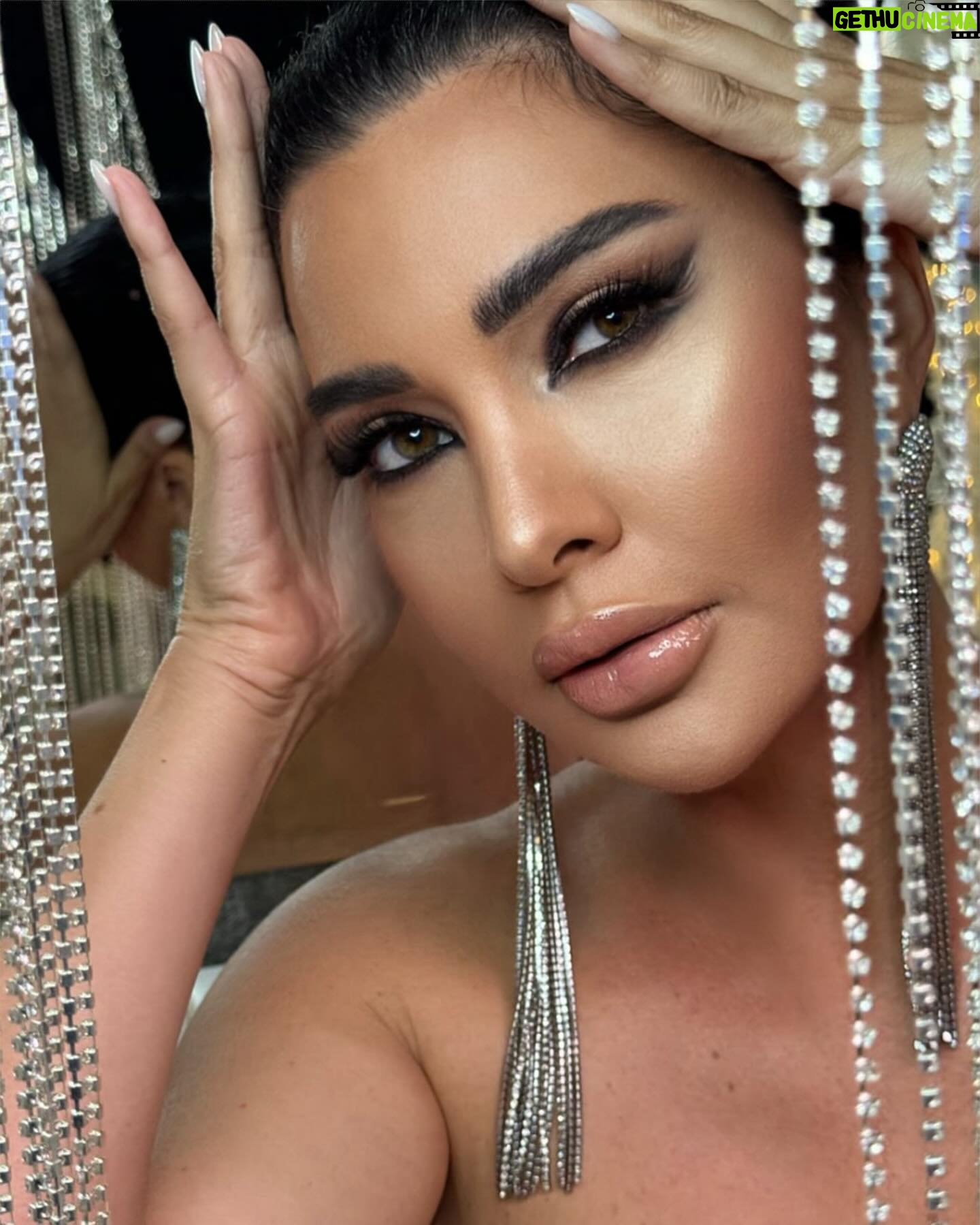 Lamitta Frangieh Instagram - Precious like π shining by @lasirenegroup
.
.
.
#makeupideas #makeupoftheday #beautyicon #makeuplook #makeupwedding #makeupartistsworldwide #makeupchallenge #lamittafrangieh #dubai #lifestyle