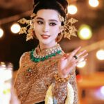 Fan Bingbing Instagram - 💛💛💛

Costume: @vanuscouture_official @sunvanus @aomnapat, coordinated by @wishgui3
Makeup: @huyiyin8 @_christopherbu_ 
Hair: @copong 
Jewels: @beautygems_official and MBUND (China)
Photography: @zhao.pt, @iponz32, @gypsyliberty, Sepmoon日记本
PR & Management: @jerseychong @mattie_ma 
Special Thanks: @tourismthailand @iamthapanee @thailandtgttxw