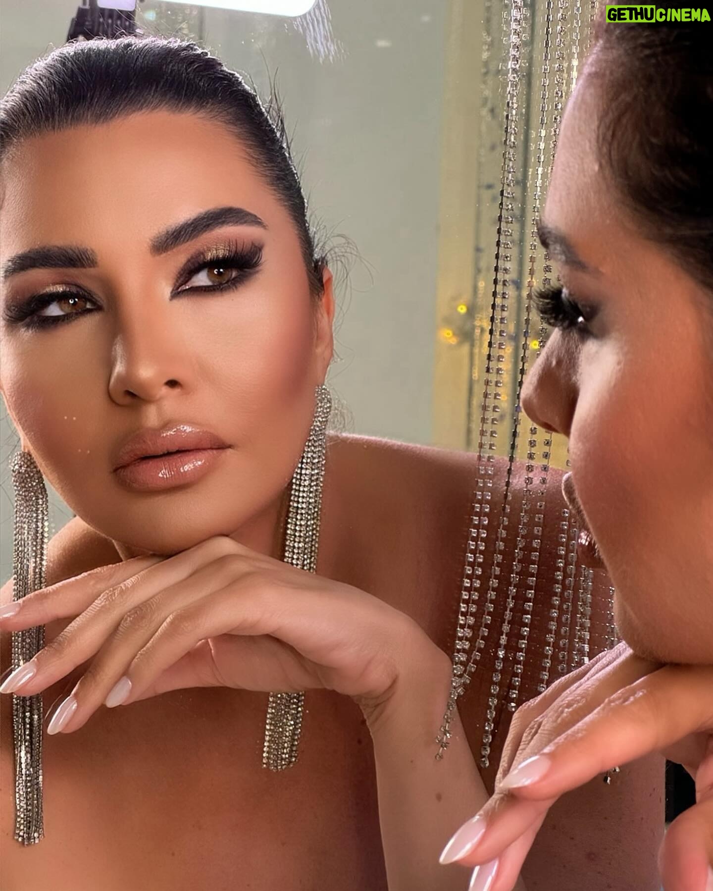 Lamitta Frangieh Instagram - Precious like π shining by @lasirenegroup
.
.
.
#makeupideas #makeupoftheday #beautyicon #makeuplook #makeupwedding #makeupartistsworldwide #makeupchallenge #lamittafrangieh #dubai #lifestyle