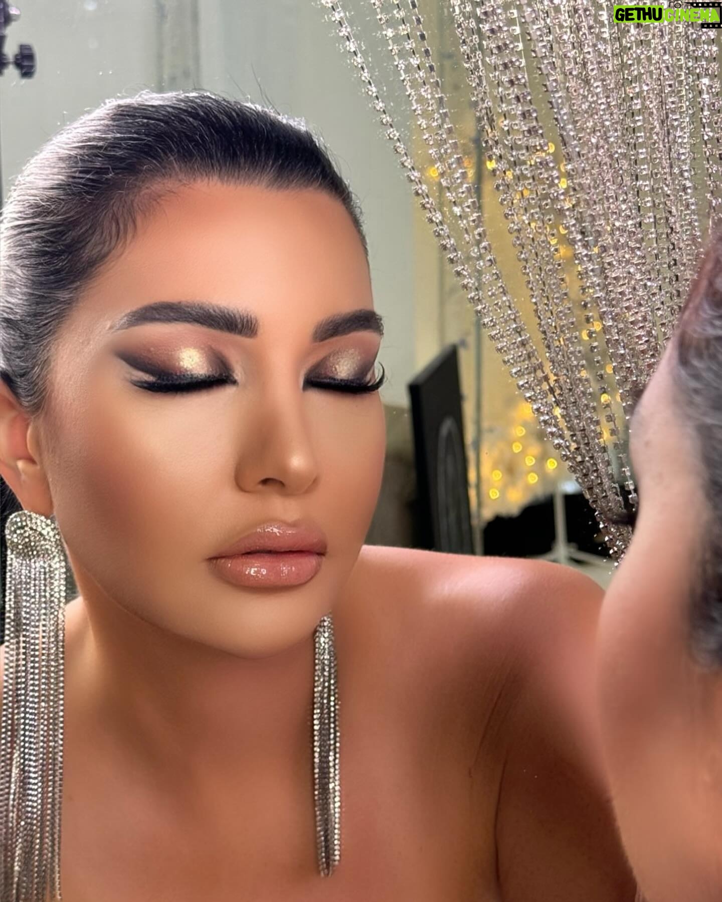 Lamitta Frangieh Instagram - Precious like π shining by @lasirenegroup
.
.
.
#makeupideas #makeupoftheday #beautyicon #makeuplook #makeupwedding #makeupartistsworldwide #makeupchallenge #lamittafrangieh #dubai #lifestyle