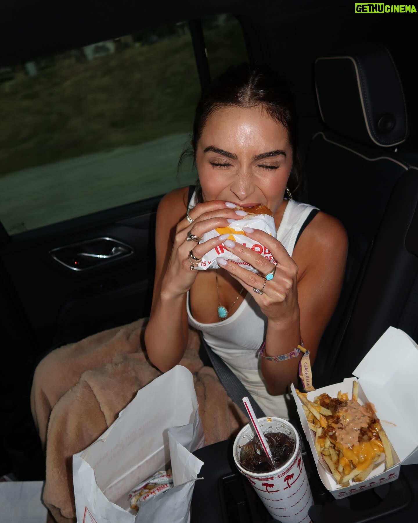 Olivia Culpo Instagram - All the Coachella tingssss 🌴🍔🎡