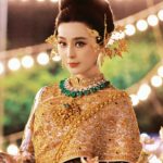 Fan Bingbing Instagram - 💛💛💛

Costume: @vanuscouture_official @sunvanus @aomnapat, coordinated by @wishgui3
Makeup: @huyiyin8 @_christopherbu_ 
Hair: @copong 
Jewels: @beautygems_official and MBUND (China)
Photography: @zhao.pt, @iponz32, @gypsyliberty, Sepmoon日记本
PR & Management: @jerseychong @mattie_ma 
Special Thanks: @tourismthailand @iamthapanee @thailandtgttxw