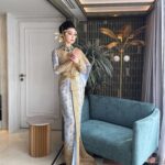 Fan Bingbing Instagram - 💛💛💛

Costume: @vanuscouture_official @sunvanus @aomnapat, coordinated by @wishgui3
Makeup: @huyiyin8 @_christopherbu_ 
Hair: @copong 
Jewels: @beautygems_official and MBUND (China)
Photography: @zhao.pt, @iponz32, @gypsyliberty, Sepmoon日记本
PR & Management: @jerseychong @mattie_ma 
Special Thanks: @tourismthailand @iamthapanee @thailandtgttxw