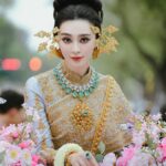 Fan Bingbing Instagram - 💛💛💛

Costume: @vanuscouture_official @sunvanus @aomnapat, coordinated by @wishgui3
Makeup: @huyiyin8 @_christopherbu_ 
Hair: @copong 
Jewels: @beautygems_official and MBUND (China)
Photography: @zhao.pt, @iponz32, @gypsyliberty, Sepmoon日记本
PR & Management: @jerseychong @mattie_ma 
Special Thanks: @tourismthailand @iamthapanee @thailandtgttxw