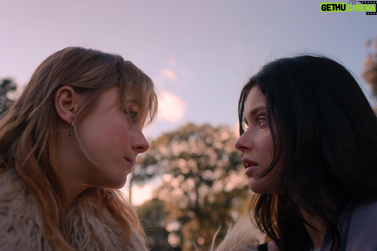 Nicole Wallace Instagram - Juntas. De la mano. La serie #NiUnaMás, protagonizada por Nicole Wallace, Clara Galle y Aïcha Villaverde, llega el 31 de mayo.