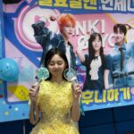 Park Ji-hu Instagram - 하입보이 무대를 준비하던 게 엊그제 같은데 시간이 너무 빨리 지나갔어요 어제 무대에 딱! 올라갔는데 이젠 이 모습을 못 본다고 생각하니 너무 너무 너무 마음이 이상했어요 오늘 엠씨컷을 다시 보니 이제서야 실감이 나요

가족 같은 우리 인기가요 피디님, 작가님, 모든 스태프 분들, 언제나 든든했던 최고의 엠씨들! 연준 오빠와 운학이 그리고 한없이 고맙고 마지막까지 날 울린 팬분들과 그 누구보다 애써주신 BH 💓 지후팀!!!
대문자 T 박지후가 마니 마니 마니 애정해요 사랑합니다 💛 

인기가요에서의 소중한 인연과 경험 덕분에 더 성장하게 되었어요 매주 주신 사랑의 힘으로 전 이제 열심히 좀비와 싸워볼게요!!! 아직 인기가요를 못 떠나보내고 앨범 탐방하는 중이니 요 며칠 추억 정리하는 게시물을 조금 올려볼게요… 🫶🏻 정말로 행복했던 날들이었다!!!!!