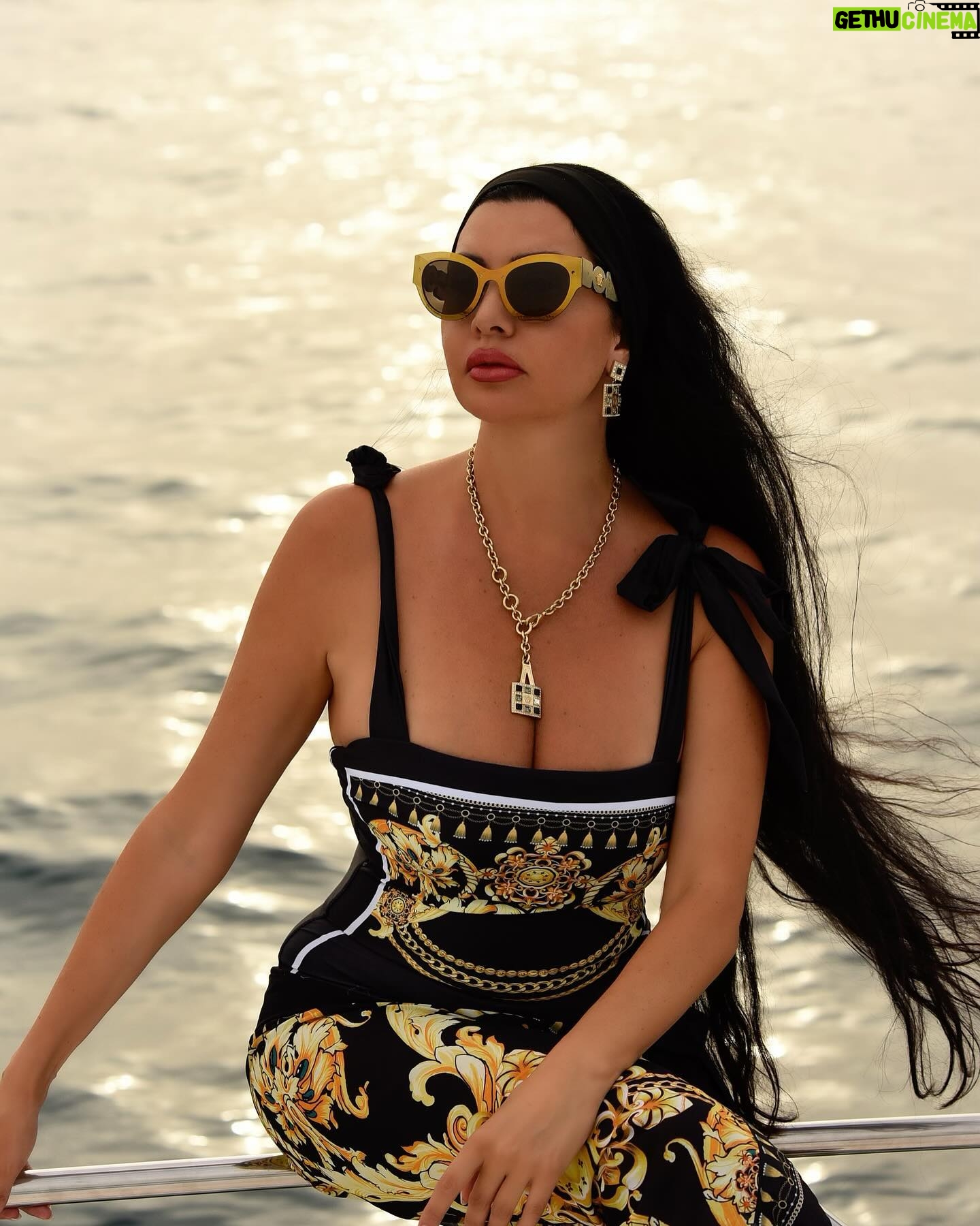 Lamitta Frangieh Instagram - Phenomenal by @vioye_us ๐ค
๐ธ @hossamelhalwagy_photography
.
.
.
#swimwear #swimsuitseason #yaghtinglife #summervibes #luxurylifestyle #lamittafrangieh #swimwearfashion #yaghtclub #dubai #brunette