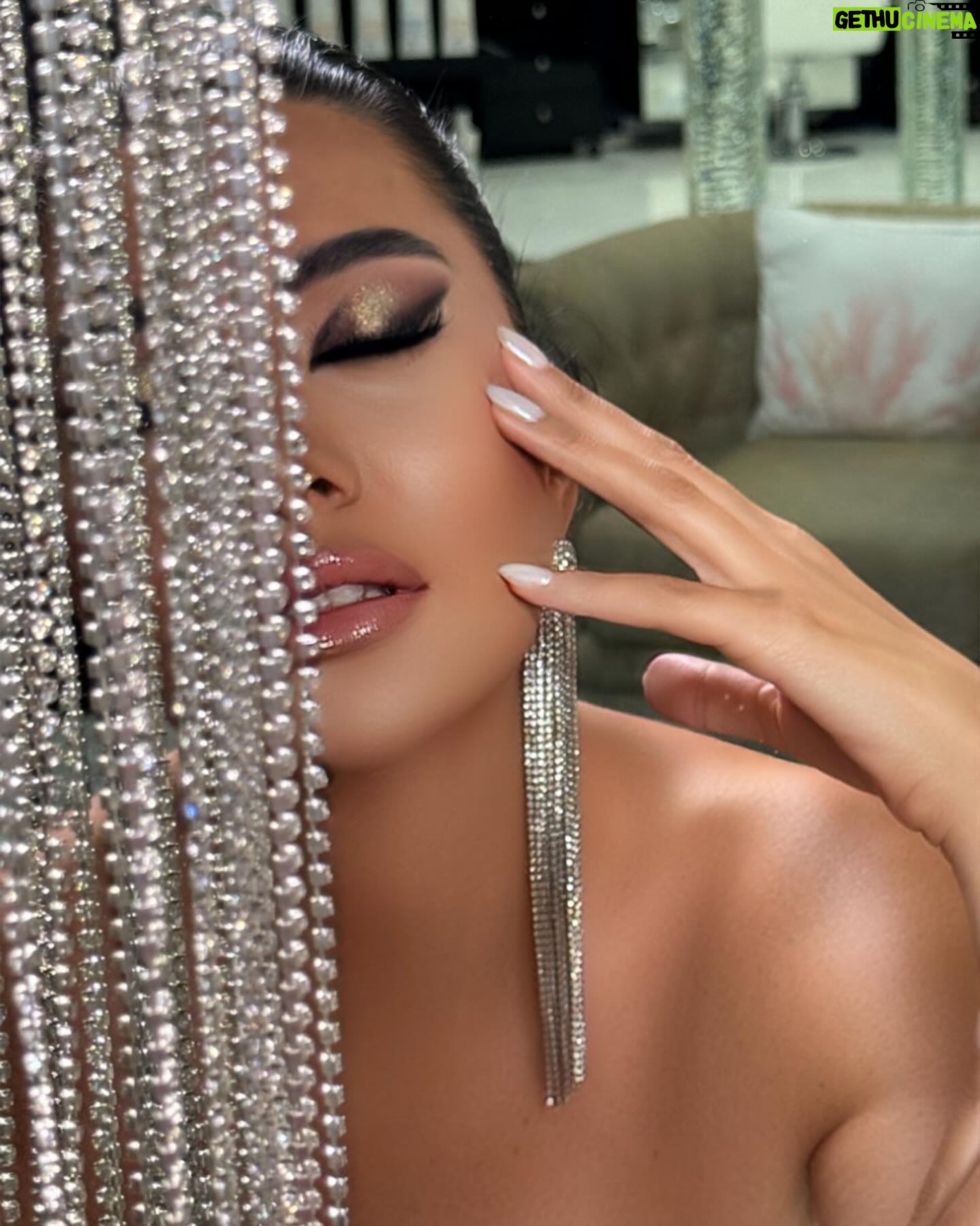 Lamitta Frangieh Instagram - Precious like π shining by @lasirenegroup
.
.
.
#makeupideas #makeupoftheday #beautyicon #makeuplook #makeupwedding #makeupartistsworldwide #makeupchallenge #lamittafrangieh #dubai #lifestyle