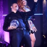 Palina Rojinski Instagram - !Achtung! Enthüllung: 
Ich muss euch sagen, ich liebe diese Show! Leider ist @masked.singer.germany schon HALB rum, aber es macht GANZ viel Spaß! Die Spannung steigt und am Samstag geht das Rätseln um 20:15 auf @prosieben weiter. Was glaubt ihr, wer unter den Kostümen steckt? 

Danke für die Fotos @immofuchs & den fancy Loooook @rominamann @alinaabegg @ziyadkb @aquazzura & se Glaaaam @teenatuning 💜🩷🩵