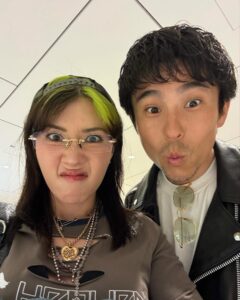Riisa Naka Instagram - 2024.4.18🫶🏻💕💍💒✨
結婚11年記念日でした☺️

今日は久しぶりに2人で食事に行きました✨
そしてはじめてじゃん?ってくらいツーショットを大量に撮りました😂🤳🔥
珍しすぎた事をしたせいかなぜだか今クシャミが止まりません😂❗️w🤧

人生って楽しい事だけじゃないし
たくさん困難にぶち当たる時もあるけど
いつもしれっといい事？言って
なるほど🧐をたくさんもらえてる気がします
ありがとうございます㊗️🦊

でもまだあなたを待ち受けに出すのはちょっと恥ずかしいです☺️🦊w

これからも喧嘩しながらですが
楽しく生きましょう
よろしくお願いします✨🥰
@akiyoshi0630nakao 
#日付変わっちゃったけど
#weddinganniversary  でした
#いつも投稿先越されるの次はどうにか阻止したい