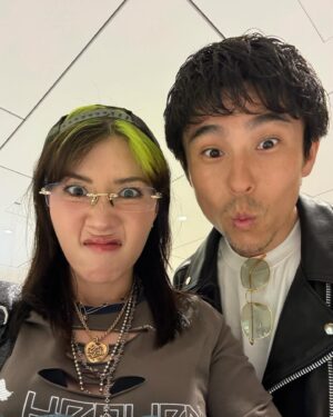 Riisa Naka Instagram - 2024.4.18🫶🏻💕💍💒✨
結婚11年記念日でした☺️

今日は久しぶりに2人で食事に行きました✨
そしてはじめてじゃん?ってくらいツーショットを大量に撮りました😂🤳🔥
珍しすぎた事をしたせいかなぜだか今クシャミが止まりません😂❗️w🤧

人生って楽しい事だけじゃないし
たくさん困難にぶち当たる時もあるけど
いつもしれっといい事？言って
なるほど🧐をたくさんもらえてる気がします
ありがとうございます㊗️🦊

でもまだあなたを待ち受けに出すのはちょっと恥ずかしいです☺️🦊w

これからも喧嘩しながらですが
楽しく生きましょう
よろしくお願いします✨🥰
@akiyoshi0630nakao 
#日付変わっちゃったけど
#weddinganniversary  でした
#いつも投稿先越されるの次はどうにか阻止したい