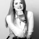 Erika Buenfil Instagram - Vive simple, sueña en grande, da gracias, ríe mucho y da AMOR 🧡