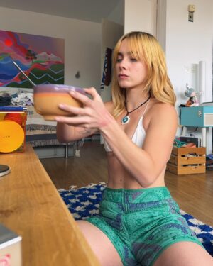 Clara Galle Instagram - Salió el soooooooool🐦‍🔥🌷💫🤸🌅