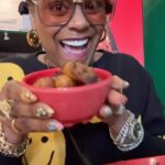 Tabitha Brown Instagram – Baby we touched down in Minneapolis and had a taste for some Jamaican food!! We headed to @pimentokitchen and baby they did not disappoint!! The curry veggies, rice and beans, and plantains were good! But baby that saaauucceeee was VERY GOOD!!!! The service felt like a warm hug and I can’t wait to come back❤️. If you’re ever in Minneapolis yall be sure to check them out❤️ #vegan #options #restaurant #minneapolis #tabithabrown