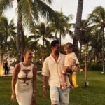 Stéphanie Durant Instagram - Family vacations outfits🏝️☀️🐚

Quel est votre préféré ? 1,2,3,4 ou 5 ?