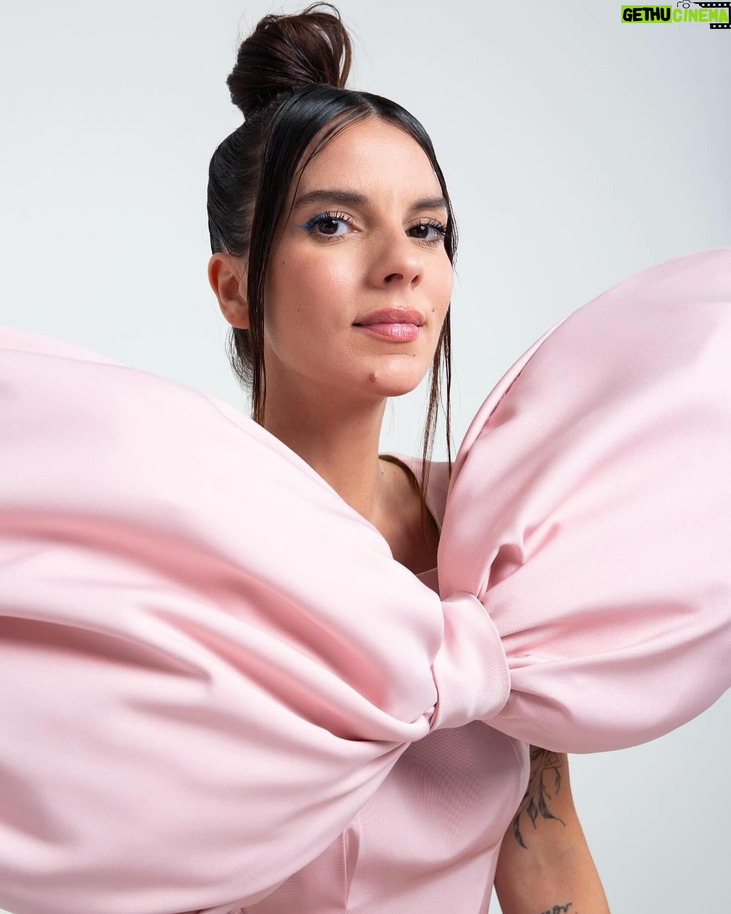 Gimena Accardi Instagram - feliz cumple @revistaohlala gracias por invitarme a ser la tapa de Abril 💘🎀