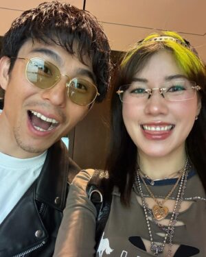 Riisa Naka Instagram - 2024.4.18🫶🏻💕💍💒✨
結婚11年記念日でした☺️

今日は久しぶりに2人で食事に行きました✨
そしてはじめてじゃん?ってくらいツーショットを大量に撮りました😂🤳🔥
珍しすぎた事をしたせいかなぜだか今クシャミが止まりません😂❗️w🤧

人生って楽しい事だけじゃないし
たくさん困難にぶち当たる時もあるけど
いつもしれっといい事？言って
なるほど🧐をたくさんもらえてる気がします
ありがとうございます㊗️🦊

でもまだあなたを待ち受けに出すのはちょっと恥ずかしいです☺️🦊w

これからも喧嘩しながらですが
楽しく生きましょう
よろしくお願いします✨🥰
@akiyoshi0630nakao 
#日付変わっちゃったけど
#weddinganniversary  でした
#いつも投稿先越されるの次はどうにか阻止したい